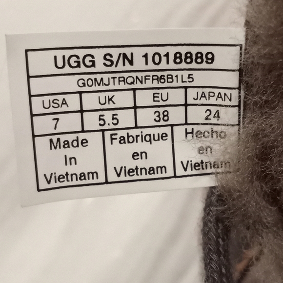 UGG "Alisdair" Bootie - Picture 7 of 8